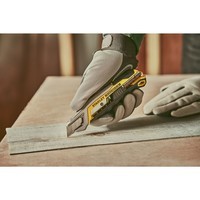 Ніж FatMax Integrated Snap Knife довжиною 165 мм з лезом шириною 18 мм з сегментами, що відламуються STANLEY FMHT10594-0