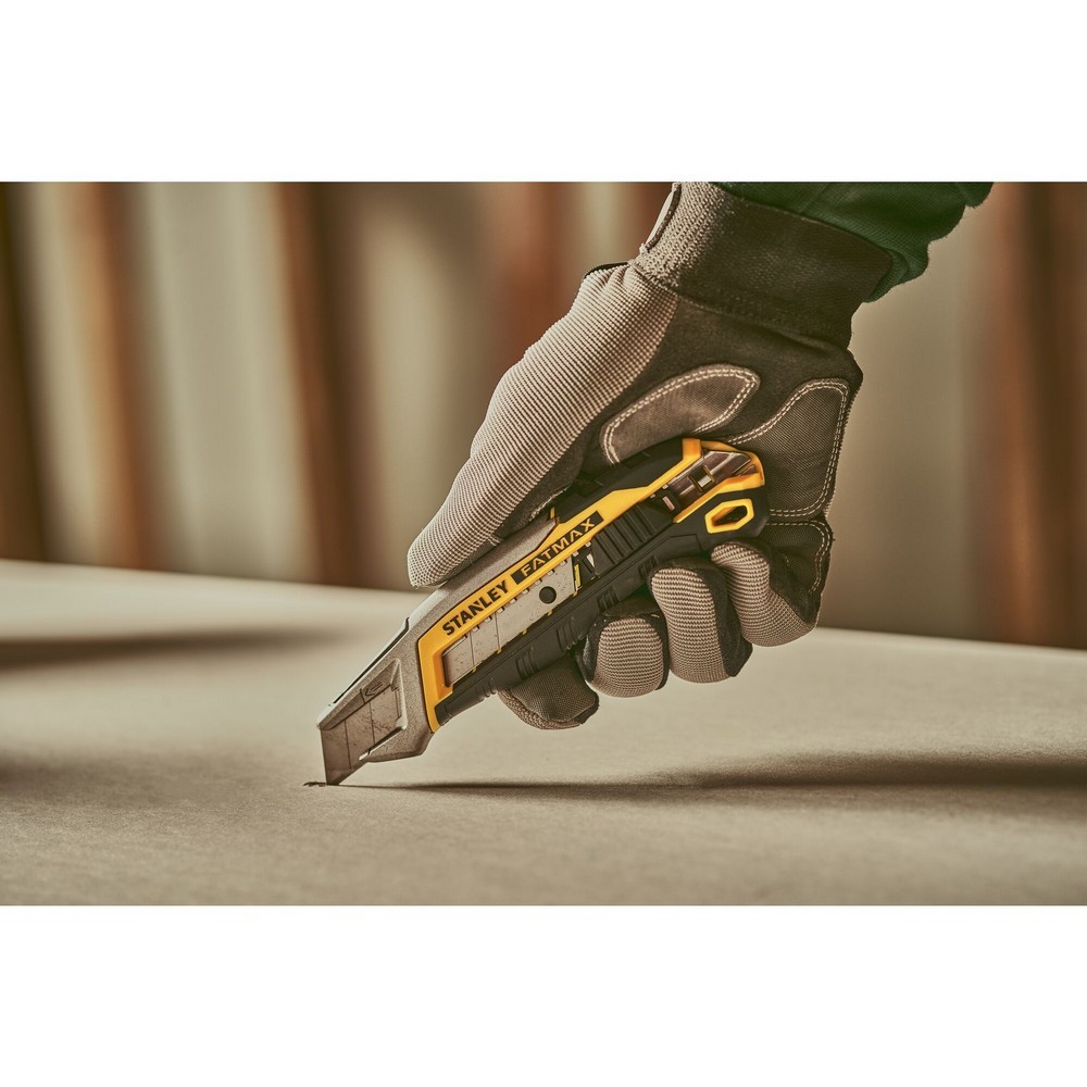 Ніж FatMax Integrated Snap Knife довжиною 165 мм з лезом шириною 18 мм з сегментами, що відламуються STANLEY FMHT10594-0